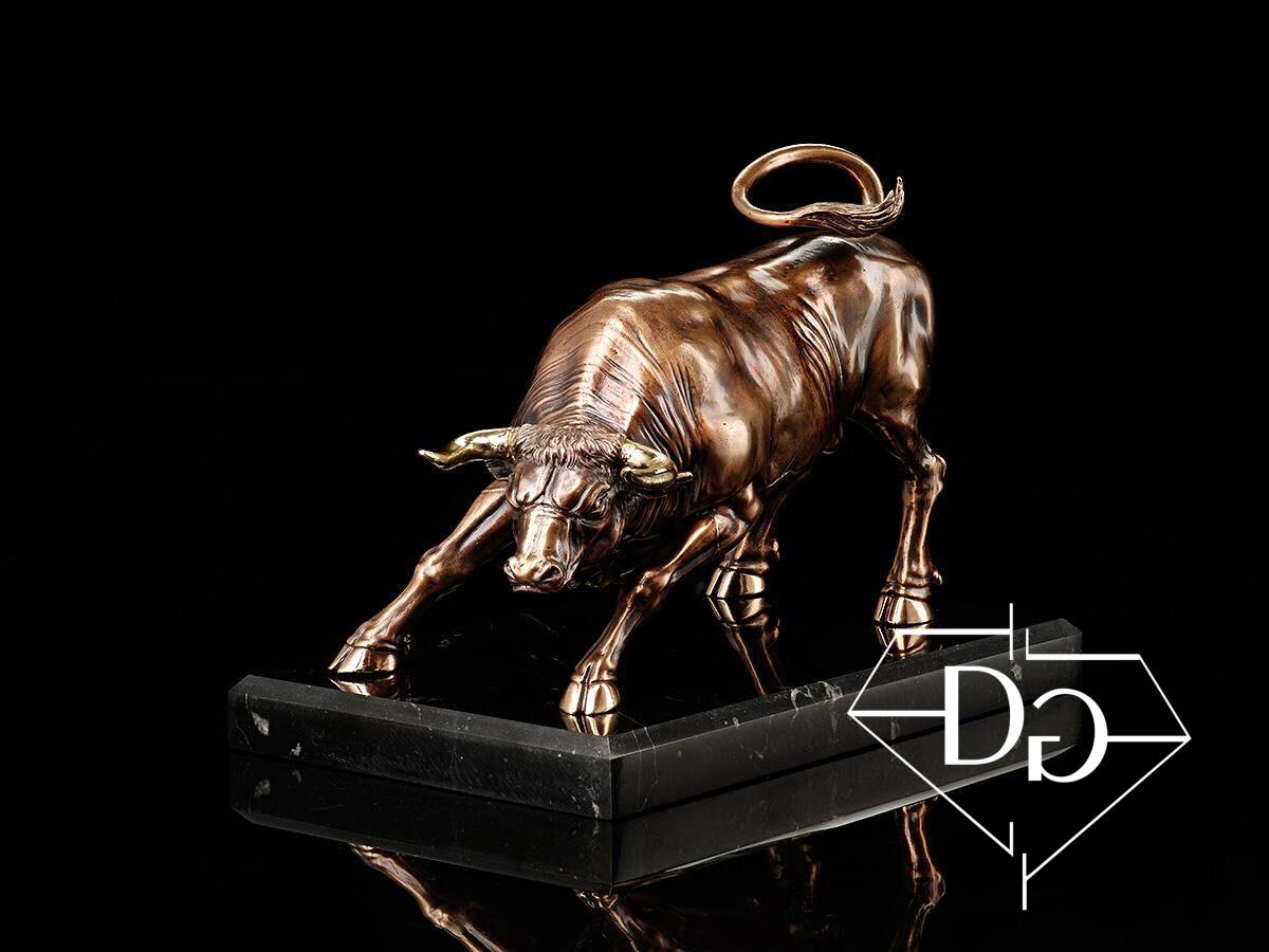 Атакующий бык